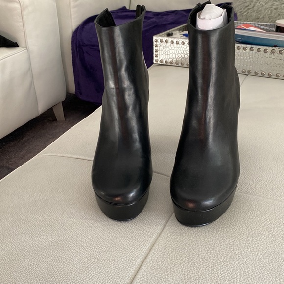 BNWT Steve Madden Gusty Block Heel Platform Booty Size 10 - Picture 2 of 8